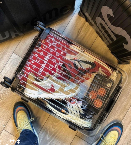 日默瓦聯(lián)名off white透明行李箱在哪買 日默瓦聯(lián)名off white透明行李箱在哪買