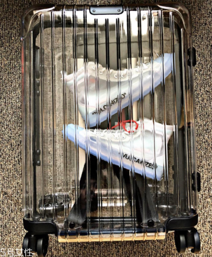 日默瓦聯(lián)名off white透明行李箱在哪買 日默瓦聯(lián)名off white透明行李箱在哪買