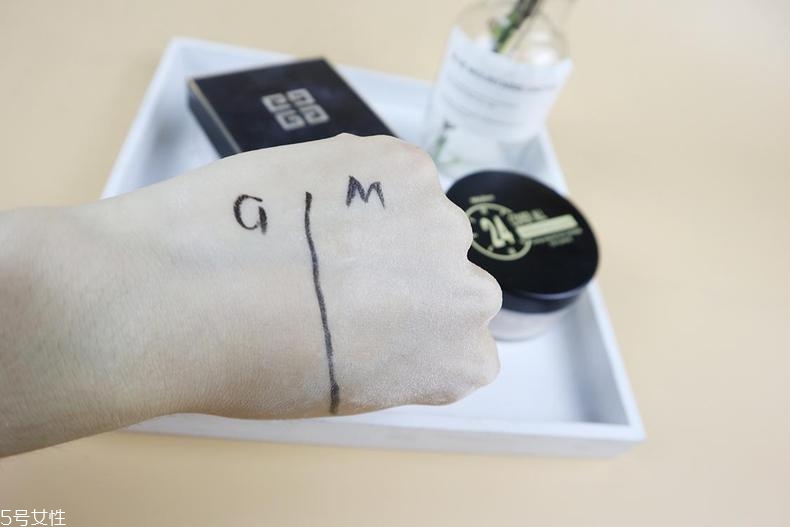 紀梵希散粉和mistine散粉哪個好 平價vs大牌巔峰對決 紀梵希散粉和mistine散粉哪個好 平價vs大牌巔峰對決