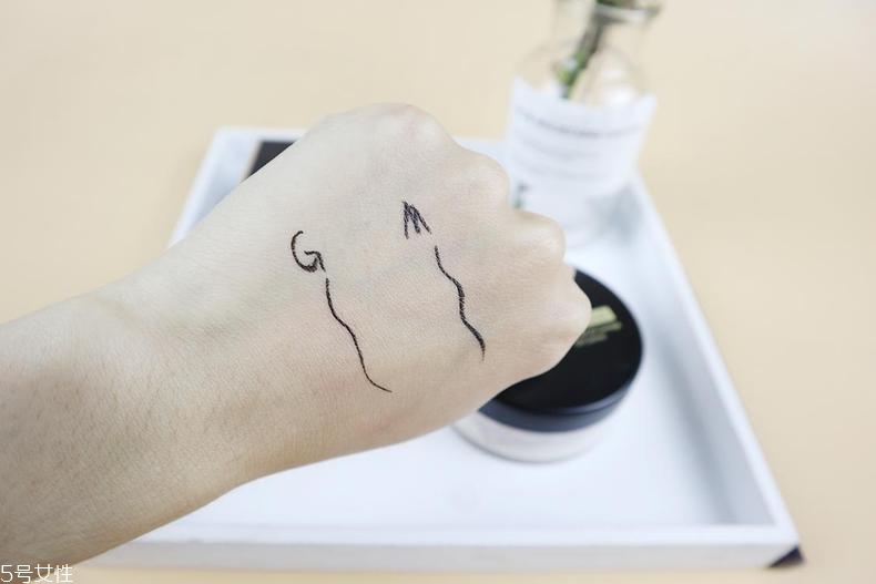 紀梵希散粉和mistine散粉哪個好 平價vs大牌巔峰對決 紀梵希散粉和mistine散粉哪個好 平價vs大牌巔峰對決