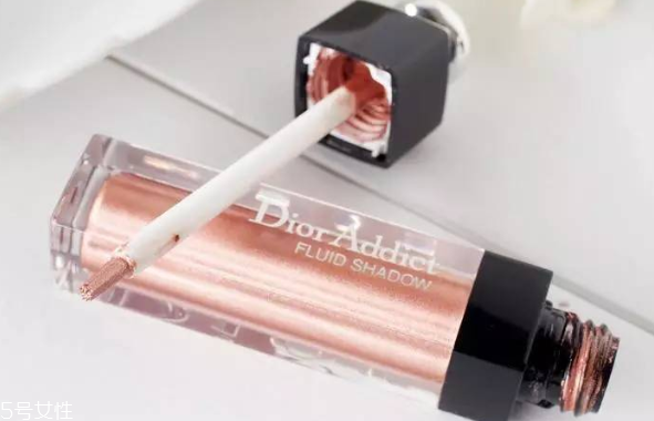 液體眼影適合什么膚質(zhì) 油皮不建議 液體眼影適合什么膚質(zhì) 油皮不建議