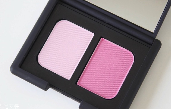粉色眼影適合什么膚色 這種膚色慎選 粉色眼影適合什么膚色 這種膚色慎選