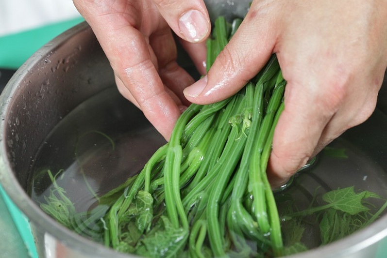 龍須菜怎么涼拌 涼拌龍須菜的做法圖解 龍須菜怎么涼拌 涼拌龍須菜的做法圖解