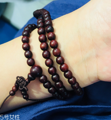 小葉紫檀手串多少顆好 這些顆數(shù)都很不錯(cuò) 小葉紫檀手串多少顆好 這些顆數(shù)都很不錯(cuò)