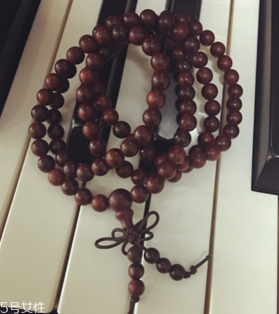 小葉紫檀手串多少顆好 這些顆數(shù)都很不錯(cuò) 小葉紫檀手串多少顆好 這些顆數(shù)都很不錯(cuò)