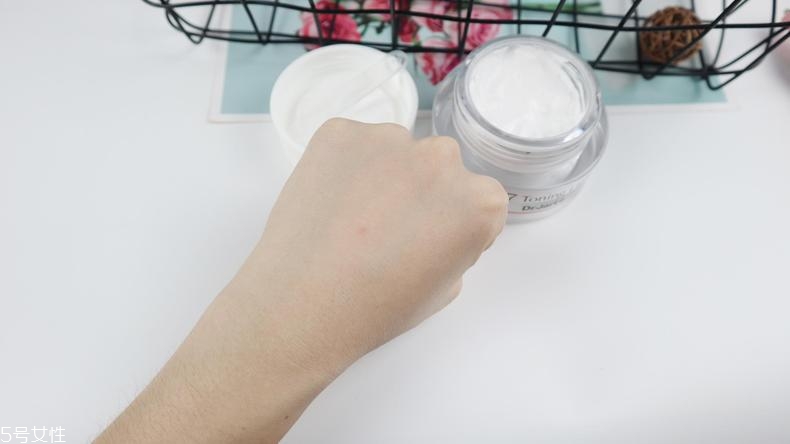 蒂佳婷和珂萊歐素顏霜比較 2款大熱選手全面對比 蒂佳婷和珂萊歐素顏霜比較 2款大熱選手全面對比