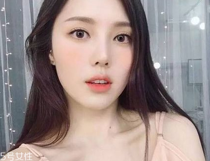 美瞳會(huì)傷眼睛嗎 多多少少有一點(diǎn) 美瞳會(huì)傷眼睛嗎 多多少少有一點(diǎn)