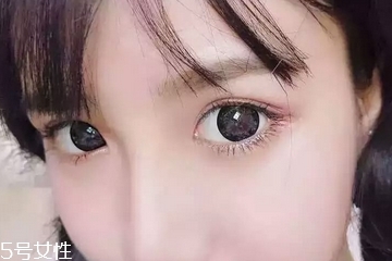 美瞳能用礦泉水泡嗎 這樣是錯(cuò)誤做法