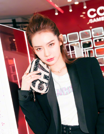 美瞳多久換一次護(hù)理液 及時更換 美瞳多久換一次護(hù)理液 及時更換