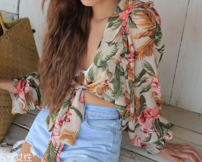 雪紡染上機油怎么處理 輕松洗掉機油污漬 雪紡染上機油怎么處理 輕松洗掉機油污漬