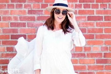 雪紡染上機油怎么處理 輕松洗掉機油污漬 雪紡染上機油怎么處理 輕松洗掉機油污漬