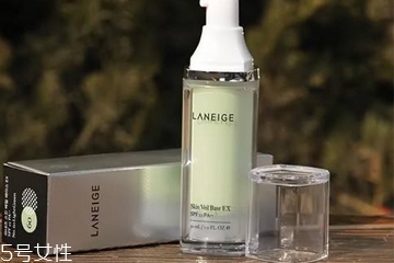 膚色泛紅用什么隔離霜好 這種顏色最合適 膚色泛紅用什么隔離霜好 這種顏色最合適