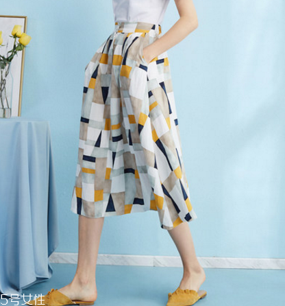 小個(gè)子適合穿長裙嗎 3招讓你輕松駕馭 小個(gè)子適合穿長裙嗎 3招讓你輕松駕馭