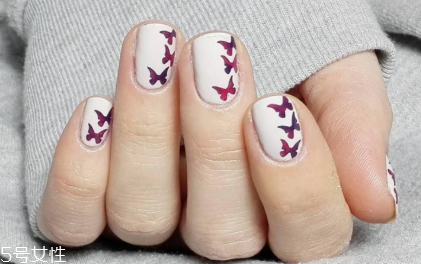 指甲油顏色怎么挑選 這么挑襯手白 指甲油顏色怎么挑選 這么挑襯手白