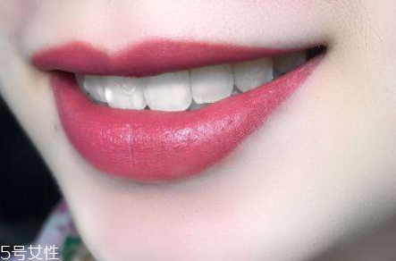 冷暖皮適合什么顏色口紅 這個百搭色永遠(yuǎn)不出錯 冷暖皮適合什么顏色口紅 這個百搭色永遠(yuǎn)不出錯