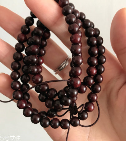 黃花梨手串能上油嗎 這些后果要當(dāng)心 黃花梨手串能上油嗎 這些后果要當(dāng)心