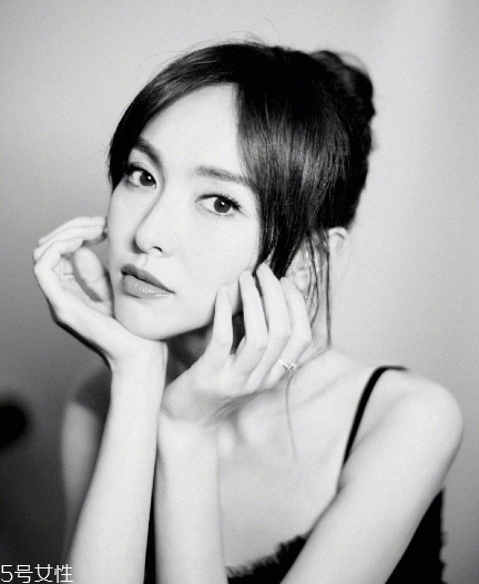 美瞳應(yīng)該泡多久 這個時間最合適