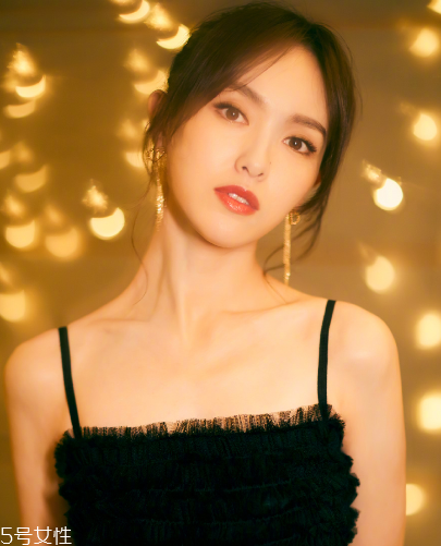 美瞳應(yīng)該泡多久 這個時間最合適