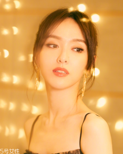 美瞳應(yīng)該泡多久 這個時間最合適