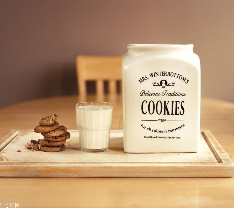 酸奶和牛奶哪個(gè)更減肥瘦身 減肥也要注重補(bǔ)鈣 酸奶和牛奶哪個(gè)更減肥瘦身 減肥也要注重補(bǔ)鈣