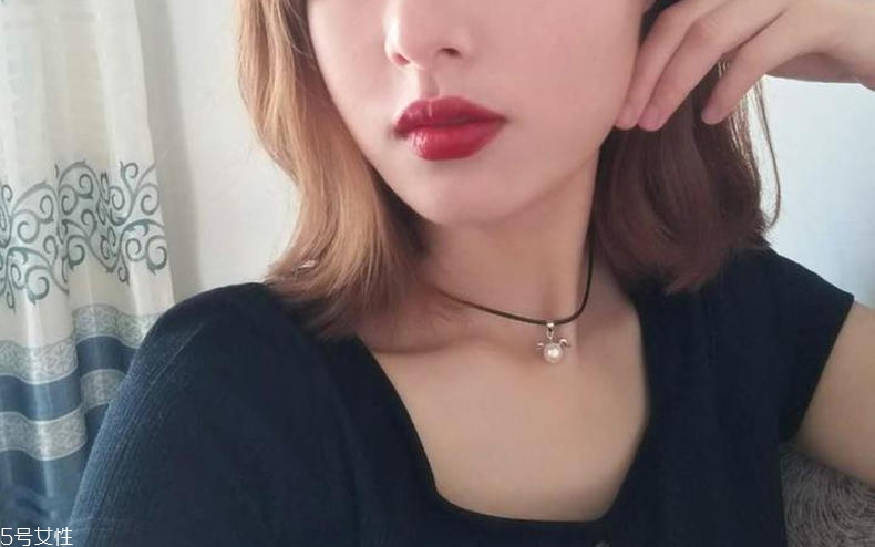 阿瑪尼紅管405什么質(zhì)地 不會(huì)流動(dòng)的番茄醬 阿瑪尼紅管405什么質(zhì)地 不會(huì)流動(dòng)的番茄醬