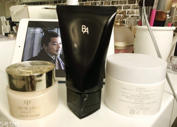 按摩膏能按摩眼部嗎 眼部保養(yǎng)要區(qū)別對待 按摩膏能按摩眼部嗎 眼部保養(yǎng)要區(qū)別對待