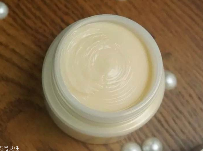 按摩膏能按摩眼部嗎 眼部保養(yǎng)要區(qū)別對待 按摩膏能按摩眼部嗎 眼部保養(yǎng)要區(qū)別對待