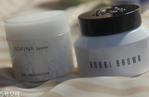 按摩膏能按摩眼部嗎 眼部保養(yǎng)要區(qū)別對待 按摩膏能按摩眼部嗎 眼部保養(yǎng)要區(qū)別對待