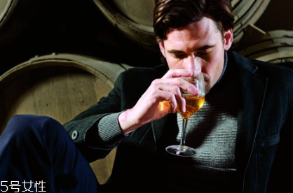 男人衰老的快什么原因 男人衰老的五大特征 男人衰老的快什么原因 男人衰老的五大特征