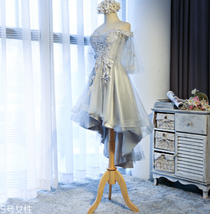 參加宴會穿什么衣服 讓你精致又優(yōu)雅 參加宴會穿什么衣服 讓你精致又優(yōu)雅