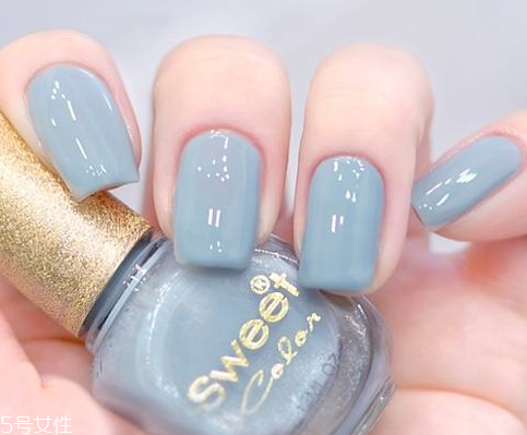 指甲油為什么要涂底油 指甲油為什么要涂底油