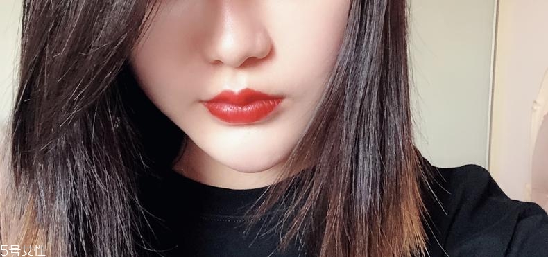 阿瑪尼紅管405什么質(zhì)地 不會(huì)流動(dòng)的番茄醬 阿瑪尼紅管405什么質(zhì)地 不會(huì)流動(dòng)的番茄醬