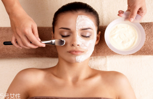 暴曬后敷什么面膜好 使用面膜時(shí)的注意事項(xiàng) 暴曬后敷什么面膜好 使用面膜時(shí)的注意事項(xiàng)