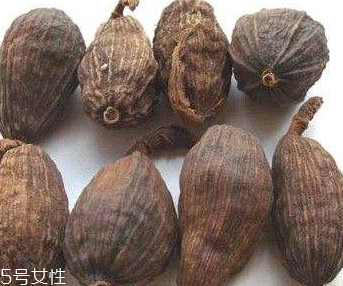 草果和草果仁的區(qū)別 草果仁是草果的果實 草果和草果仁的區(qū)別 草果仁是草果的果實