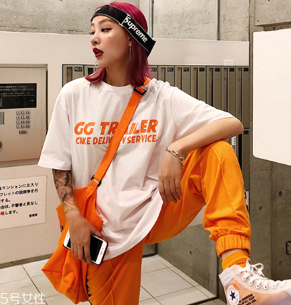 嘻哈風t恤怎么搭配 讓你趕上潮流