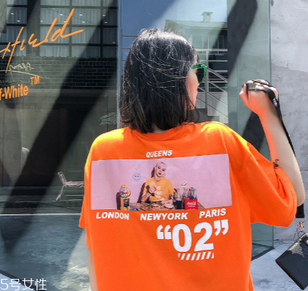 嘻哈風t恤怎么搭配 讓你趕上潮流