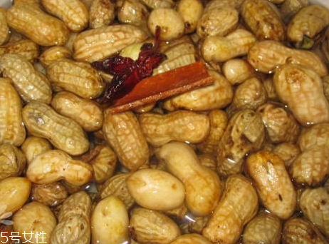 草果可以煮花生嗎 鹵花生 草果可以煮花生嗎 鹵花生