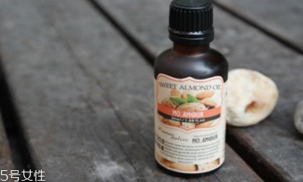 身體干燥用什么精油好 甜杏仁油補(bǔ)水神器 身體干燥用什么精油好 甜杏仁油補(bǔ)水神器