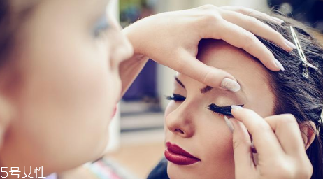 真人毛假睫毛的優(yōu)缺點 易導(dǎo)致眼部發(fā)炎