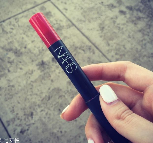 唇線筆鉛筆型和旋轉(zhuǎn)式哪個好 2種筆頭大pk 唇線筆鉛筆型和旋轉(zhuǎn)式哪個好 2種筆頭大pk