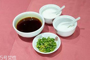 芝麻油和芝麻醬的營養(yǎng)價值 芝麻油和芝麻醬的營養(yǎng)價值