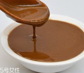 芝麻油和芝麻醬的營養(yǎng)價值 芝麻油和芝麻醬的營養(yǎng)價值