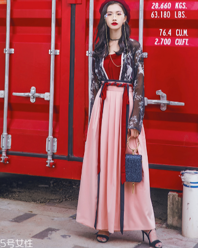 今年流行什么復(fù)古連衣裙 永不過時的復(fù)古風(fēng) 今年流行什么復(fù)古連衣裙 永不過時的復(fù)古風(fēng)