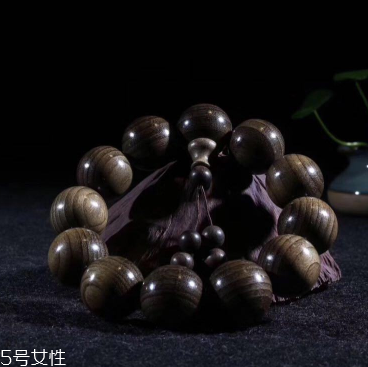 金絲楠木手串適合人群 這三類(lèi)人非常適合 金絲楠木手串適合人群 這三類(lèi)人非常適合