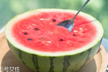 切開的西瓜能買嗎 真相讓我大跌眼鏡 切開的西瓜能買嗎 真相讓我大跌眼鏡