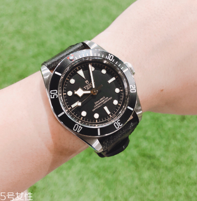 機(jī)械表和光動能表哪個好 這樣選不會錯