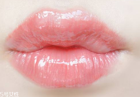 嘟嘟唇可以冰敷嗎 最好不要這樣做 嘟嘟唇可以冰敷嗎 最好不要這樣做