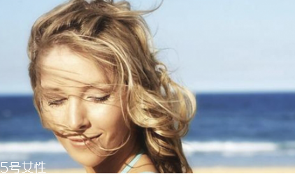 化妝后怎么用防曬噴霧好 出門要及時(shí)補(bǔ)涂 化妝后怎么用防曬噴霧好 出門要及時(shí)補(bǔ)涂