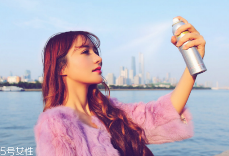 防曬噴霧在化妝前噴還是化妝后 防曬噴霧用在這個(gè)步驟 防曬噴霧在化妝前噴還是化妝后 防曬噴霧用在這個(gè)步驟