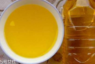 茶油和芝麻油的區(qū)別 區(qū)別大了 茶油和芝麻油的區(qū)別 區(qū)別大了